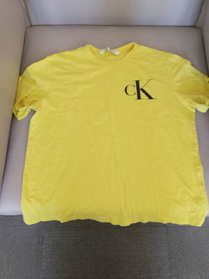 Calvin Klein yellow T-shirt size M like new
