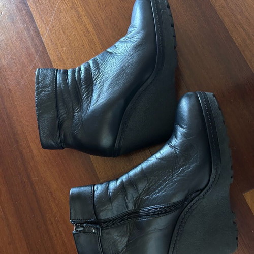 Sax platform ankle boots like new, black leather, size 38