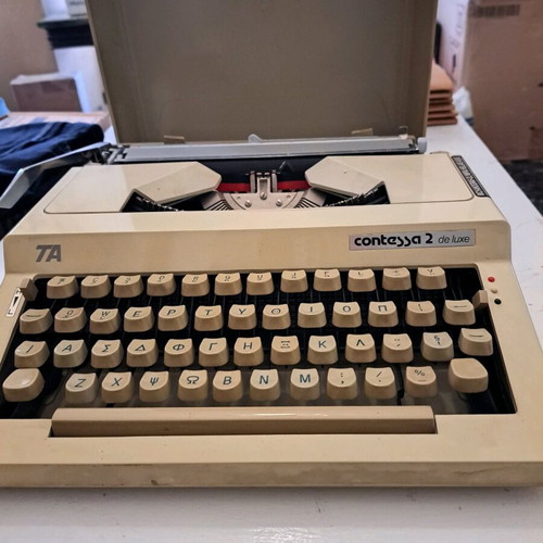 Contessa 2 de luxe portable typewriter used