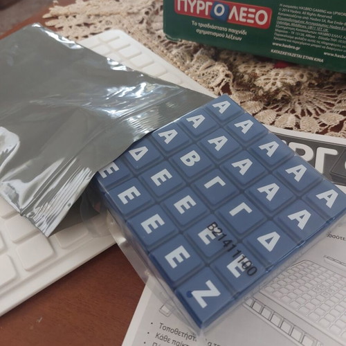 Upwords board game Hasbro Greek edition like new, complete