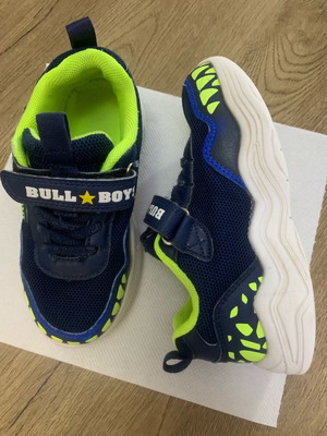 Boy's shoe size 29 Bull Boys blue, flawless