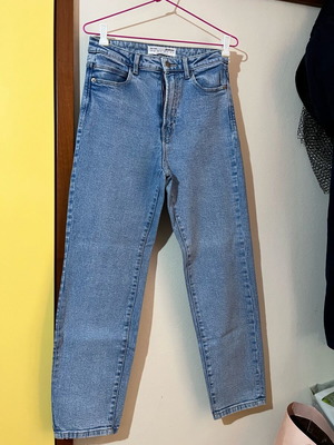 Stradivarius τζιν παντελόνι mom slim fit σαν καινούργιο, μπλε