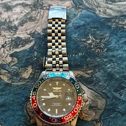 Invicta quartz watch like new, men's gray