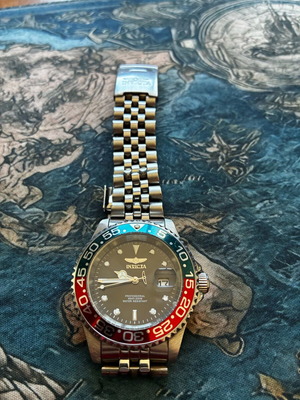 Invicta quartz watch like new, men's gray