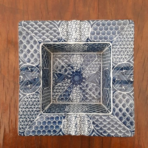 Porcelain decorative ashtray like new from Tokyo