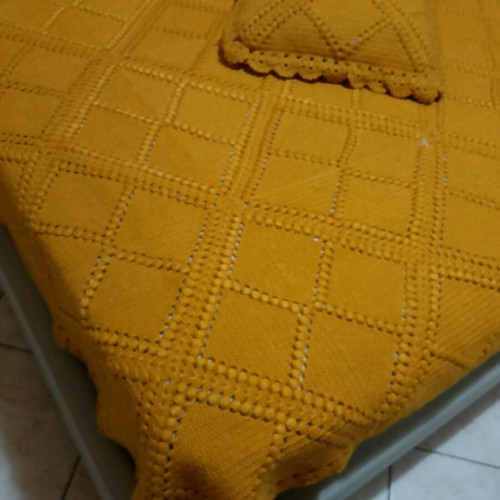 Knitted handmade blanket like new for double bed with pillow