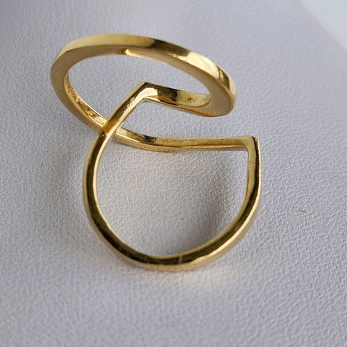 Gold 18K ring used with 7 small diamonds size 54