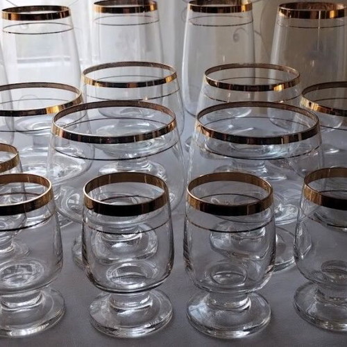 Crystal glasses like new, pack of 22 with gold detail