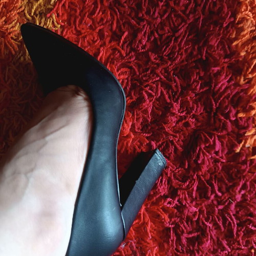 Black pumps used, size 37