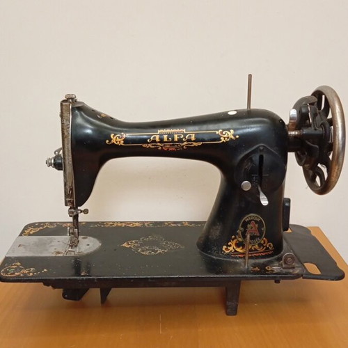 Alfa antique decorative sewing machine like new