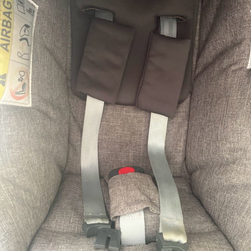 Iglesina Aptica car seat egg like new