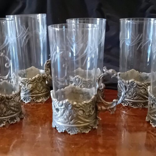 Glasses set of 6 with silver-plated base like new