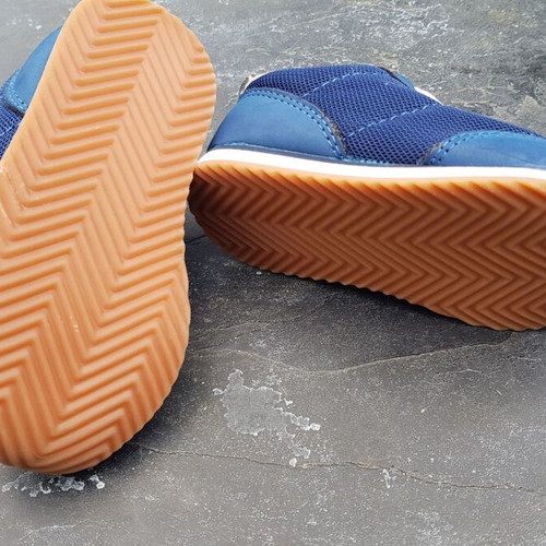 Children's shoes size 20-21 blue used with surface scuff