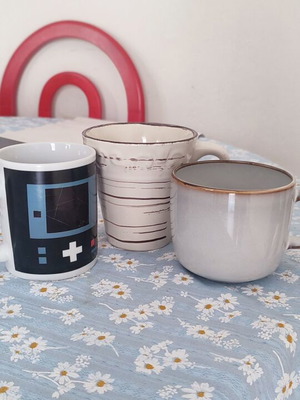 Set of three mugs with different designs like new