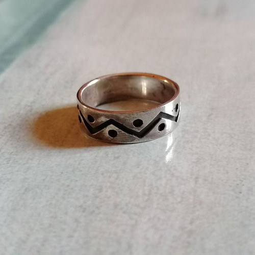 Silver 925 ring band with embossed linear designs new no 54 (US 6.75)