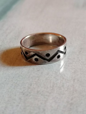 Silver 925 ring band with embossed linear designs new no 54 (US 6.75)