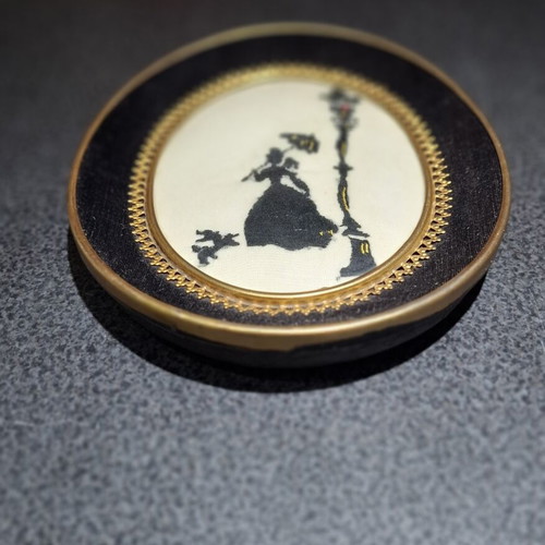 Oval embroidered wall frame Rococo silhouette, used