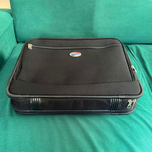American Tourister Laptop Bag 15" shoulder briefcase black like new