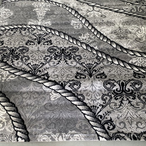 Large black and white rug like new, 2.30x1.90 m