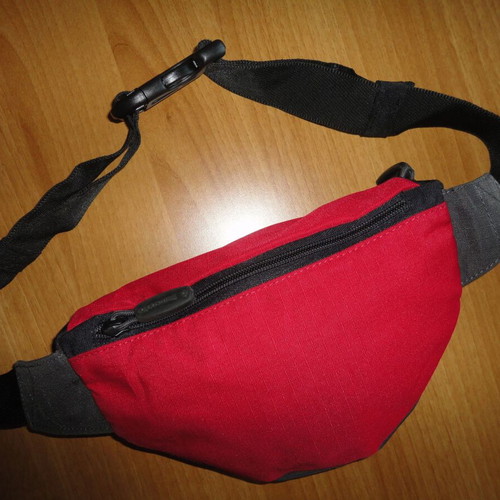Samsonite crossbody bag like new, red