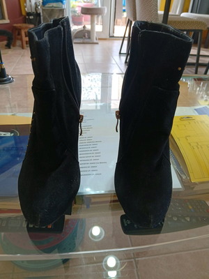 Donna Christina women's high-heeled ankle boots like new, black, size 38
