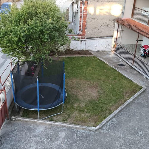 Trampoline 2.40x2.40 like new for yard or house