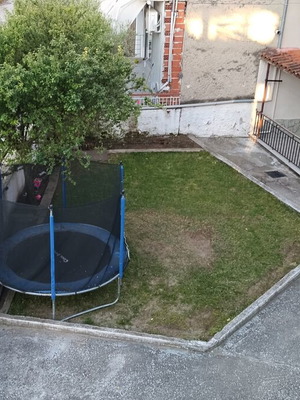 Trampoline 2.40x2.40 like new for yard or house