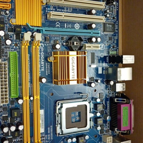 Gigabyte GA-G31M-ES2L motherboard like new with DDR3 Kingston memory
