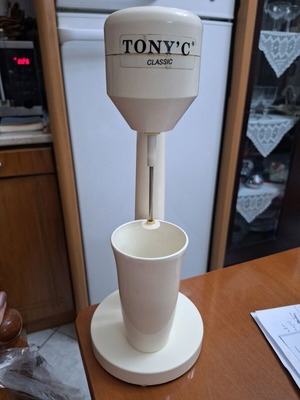 Tony'C Classic frappe maker used, white plastic