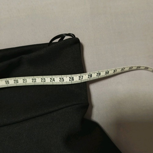 Set skirt klos with crop top small like new, black and white