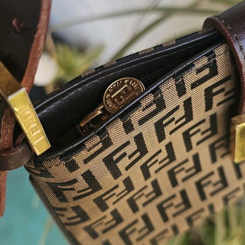 Τσάντα Fendi χειρός μεταχειρισμένη, καφέ με χρυσαφί λεπτομέρειες