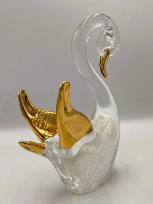 Murano glass swan figure with gold feathers like new