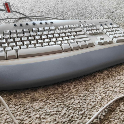 Microsoft Internet Keyboard RT2300 like new, wired PS/2