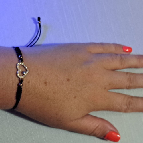 Macrame bracelet with heart charm