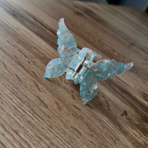 Butterfly hair clip new, multicolor and green
