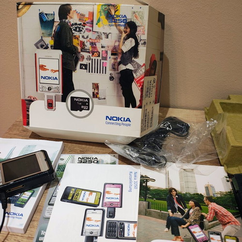 Nokia 3250 phone with box