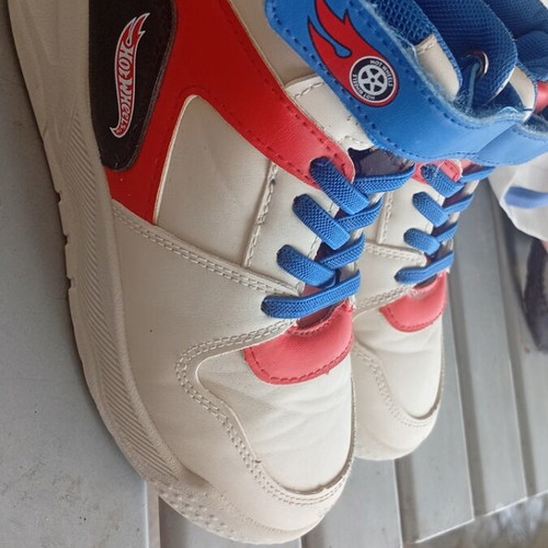 Hotweels Kids Boots size 32 like new with velcro