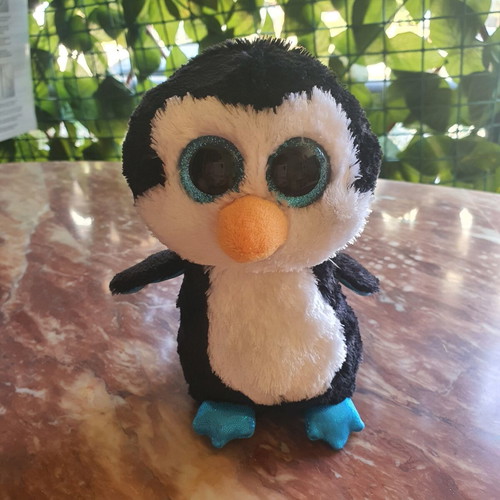 Penguin plush toy new, beautiful condition