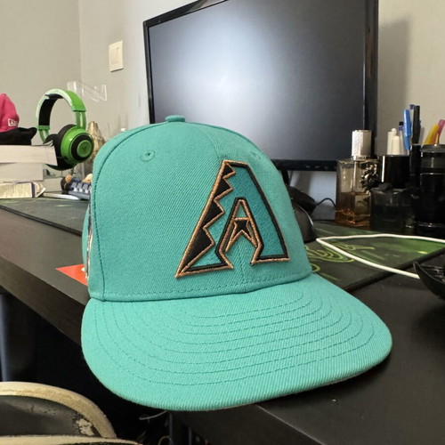 New Era Arizona Diamond Backs fitted cap size 7 1/8, like new, turquoise