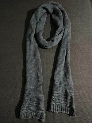 Olsen Scarf Unisex like new, dark gray