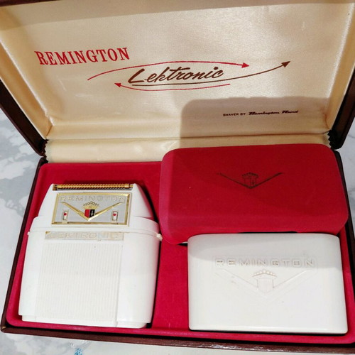 Remington vintage electric shaver from the 1960s like new
