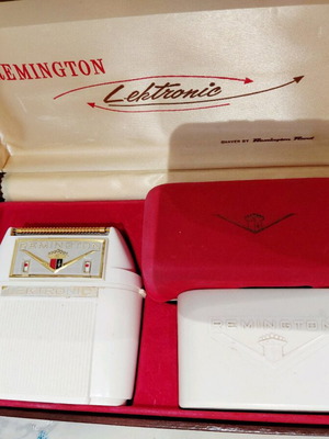 Remington vintage electric shaver from the 1960s like new