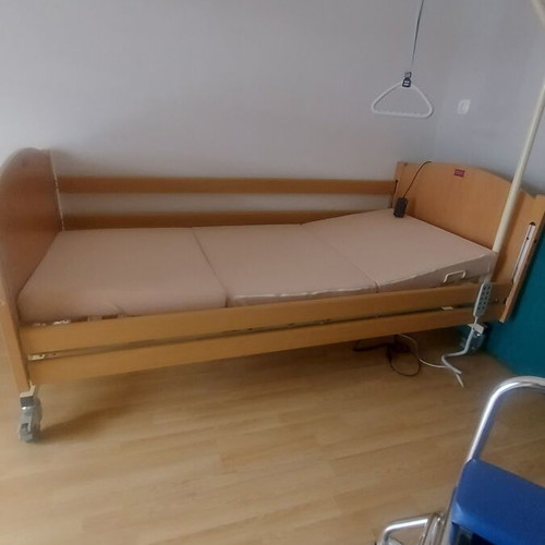 Taurus Bariatrik electric hospital bed like new