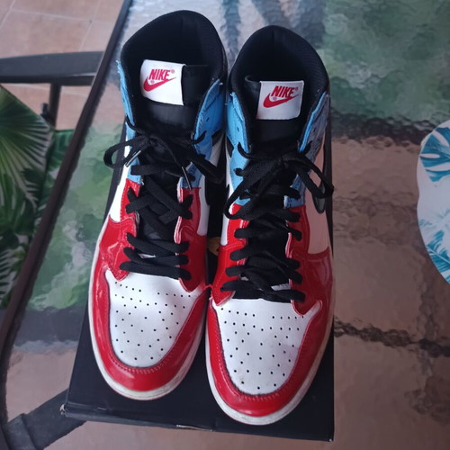 Nike Air Jordan 1 Retro High OG Fearless sneakers size 44 like new