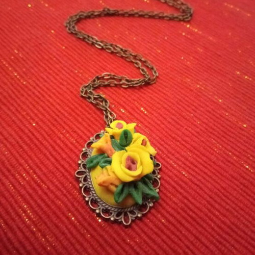 Long handmade necklace with flowers, new, vintage style