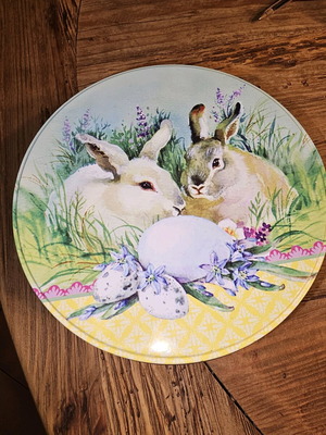 Easter metal box used, diameter 17 cm