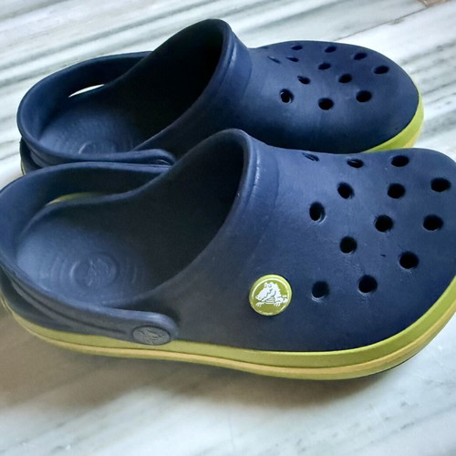Crocs kids J1 blue–green used clogs