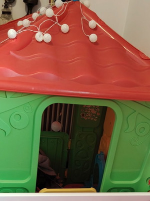 Starplay Plastic Playhouse like new 108x108x152 cm with door