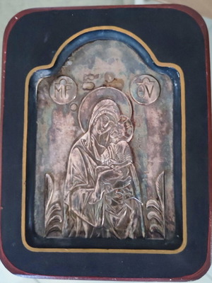 Ασημένια εικόνα της Παναγίας με το Χριστό