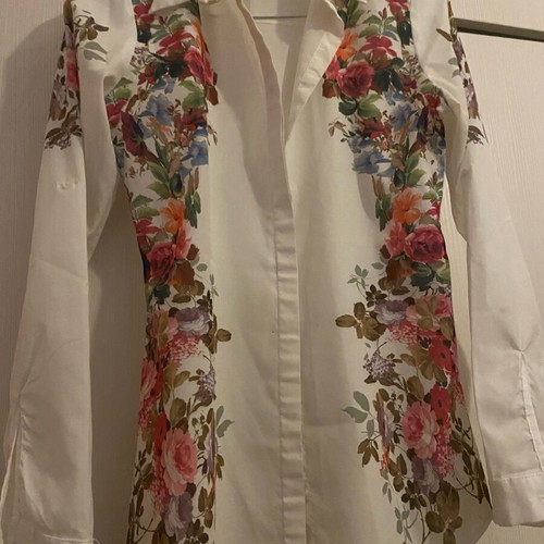 Floral women's shirt size S like new